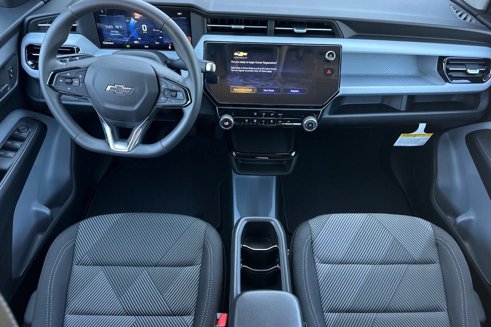 New 2027 Summit White Chevrolet LT image 13