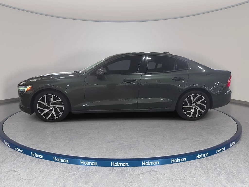 Used 2020 Pine Gray Metallic Volvo T6 Momentum image 9