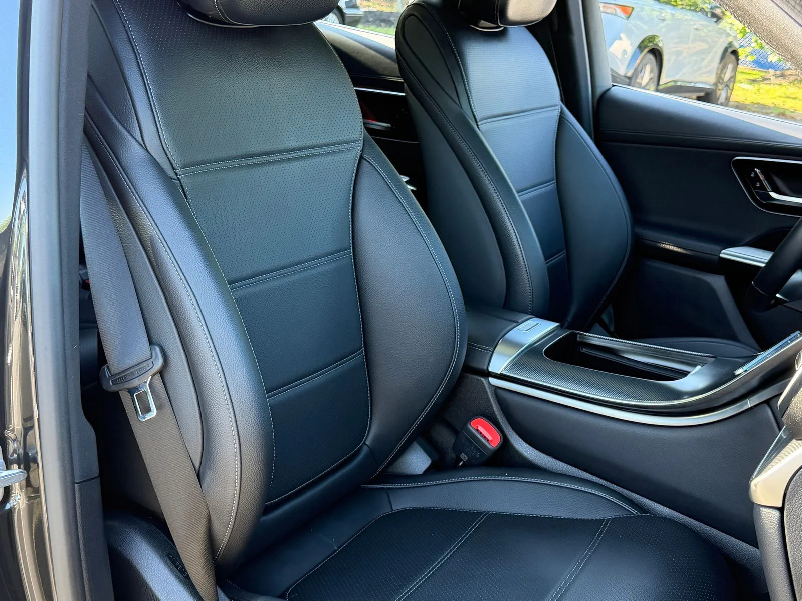 Used 2024  Mercedes-Benz GLC 300 image 36