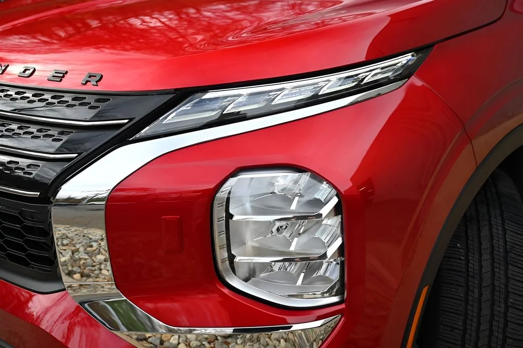 Used 2024 Red Mitsubishi ES image 5