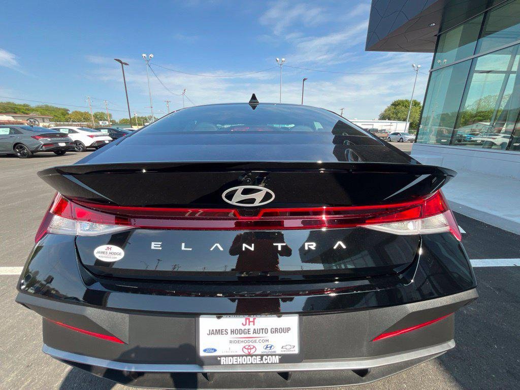 New 2026 Black Hyundai SEL Sport Plus image 7