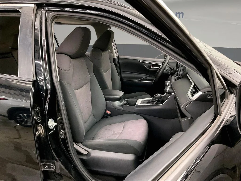 Used 2019 Black Toyota XLE image 10