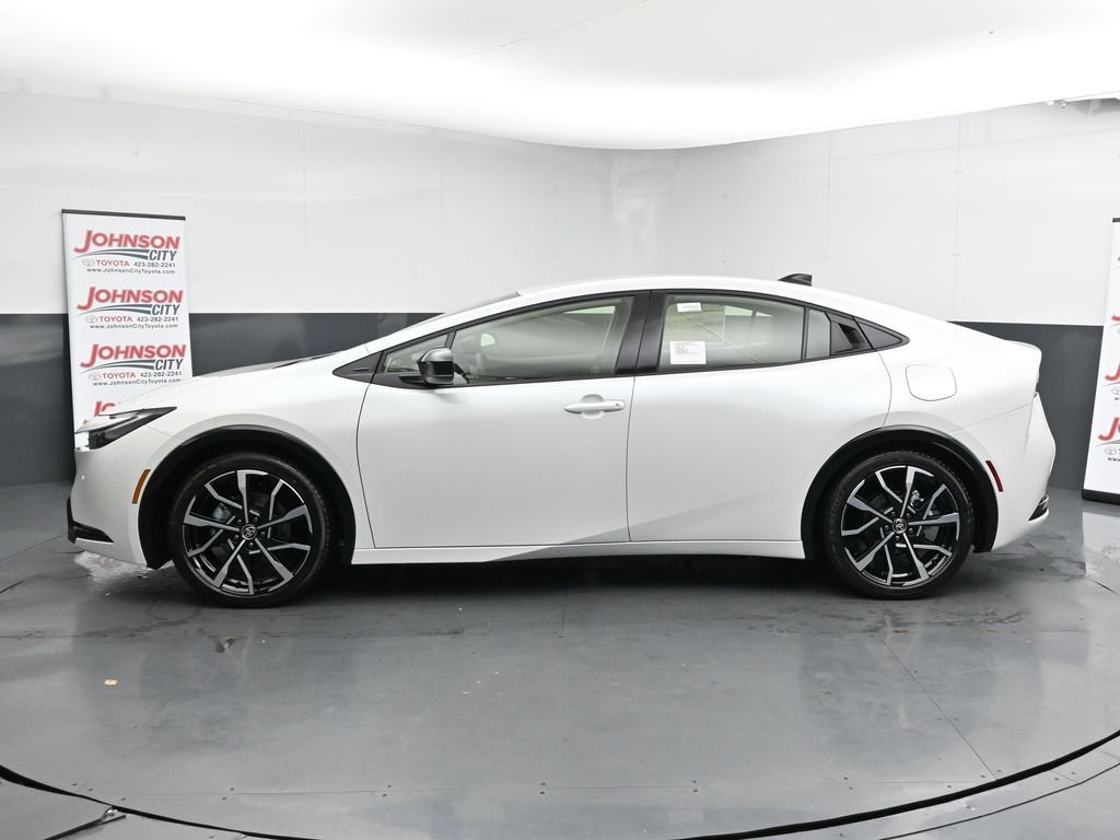 New 2026 Wind Chill Pearl <sup>1</sup> Toyota  XSE image 5