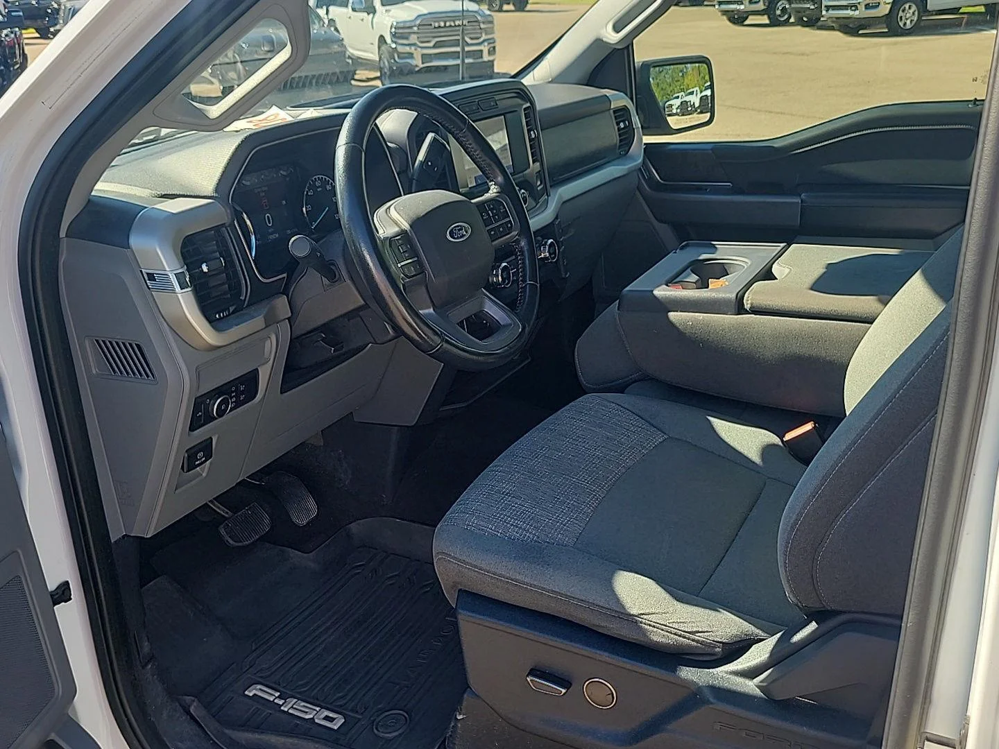 Used 2021 Oxford White Ford XLT image 3