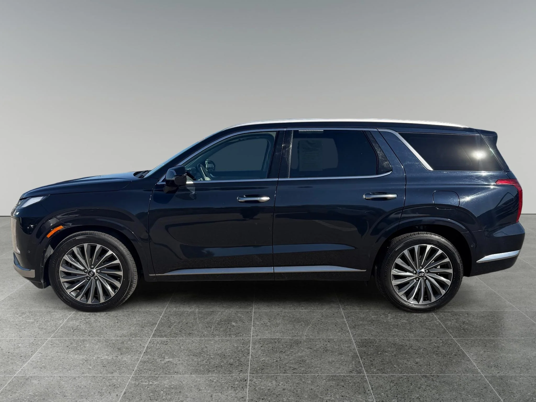 Used 2024 Moonlight Cloud Hyundai Calligraphy image 2