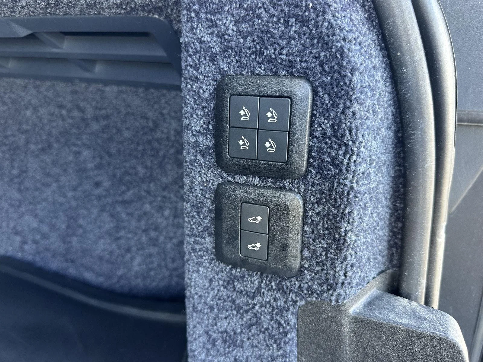 Used 2019 Byron Blue Metallic Land Rover HSE image 43