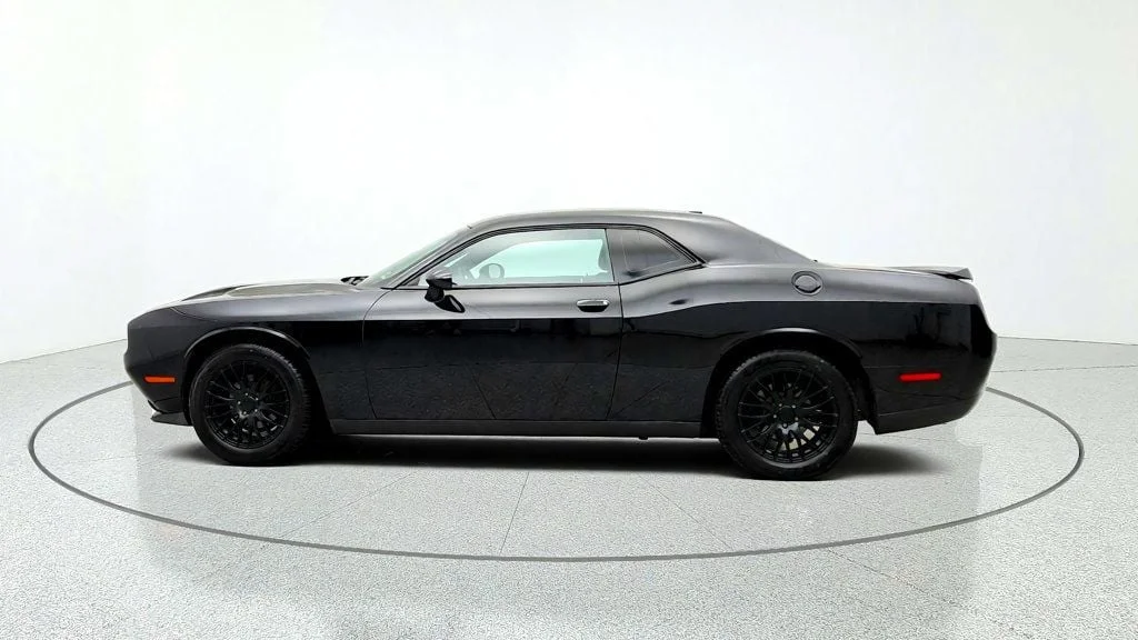 Used 2015 Pitch Black Clearcoat Dodge 2dr Coupe SXT image 7