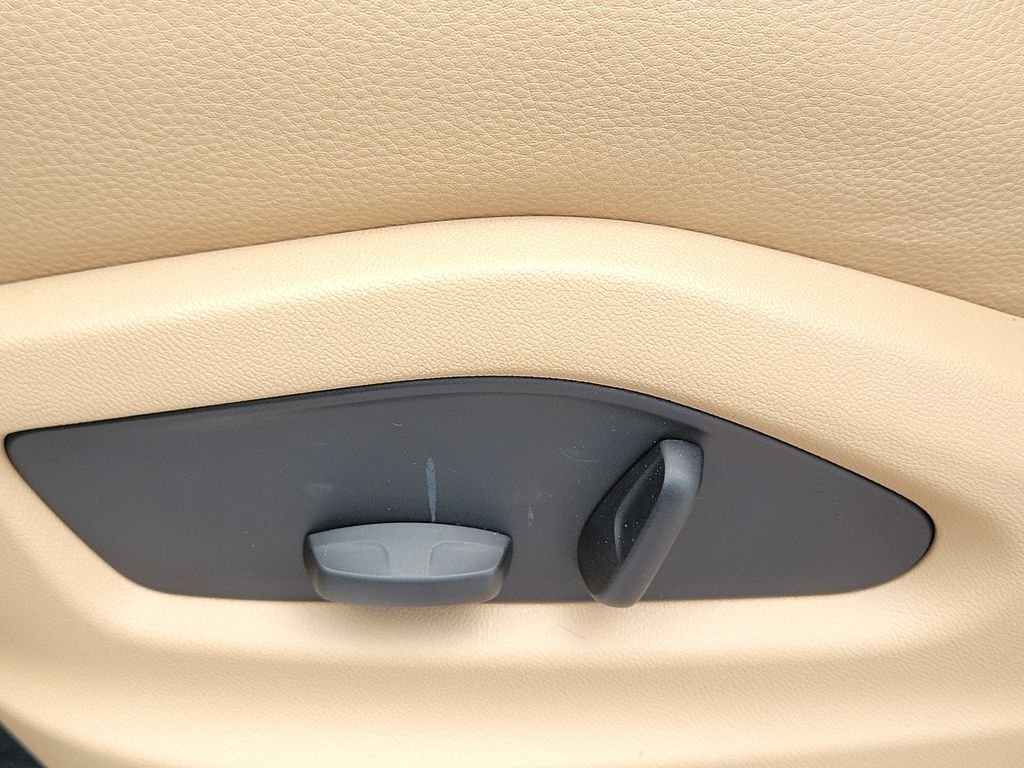 Used 2022 White Porsche Base image 27