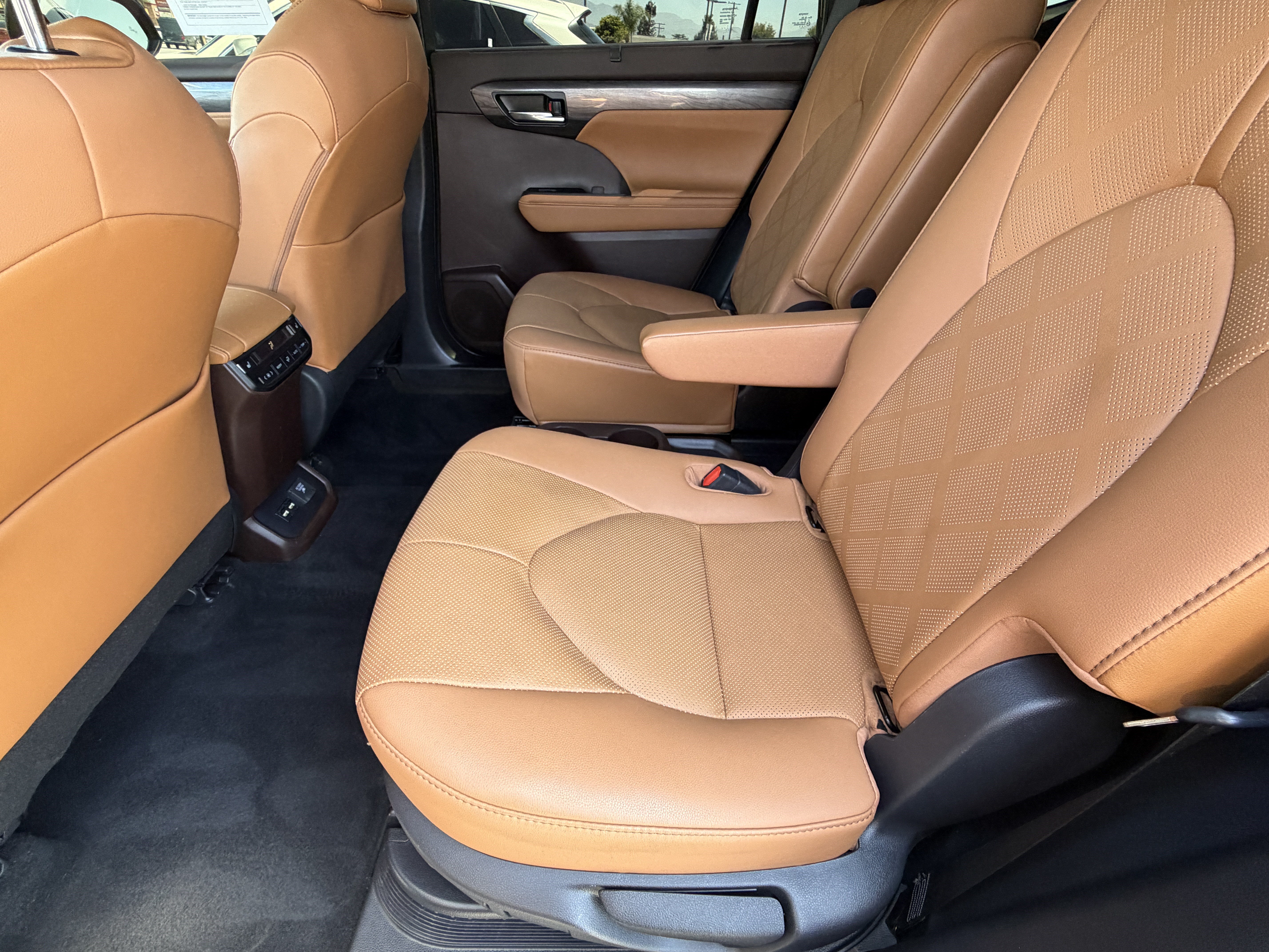 Used 2021 Midnight Black Metallic Toyota Hybrid Platinum image 28