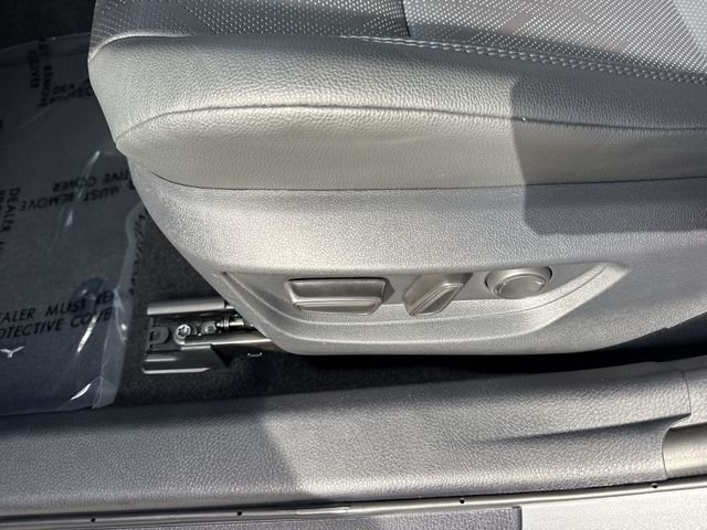 2025 Toyota Camry XSE - Photo 12