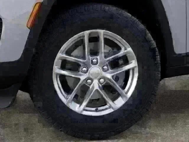 New 2025 Bright White Clear-Coat Exterior Paint Jeep Laredo X image 92