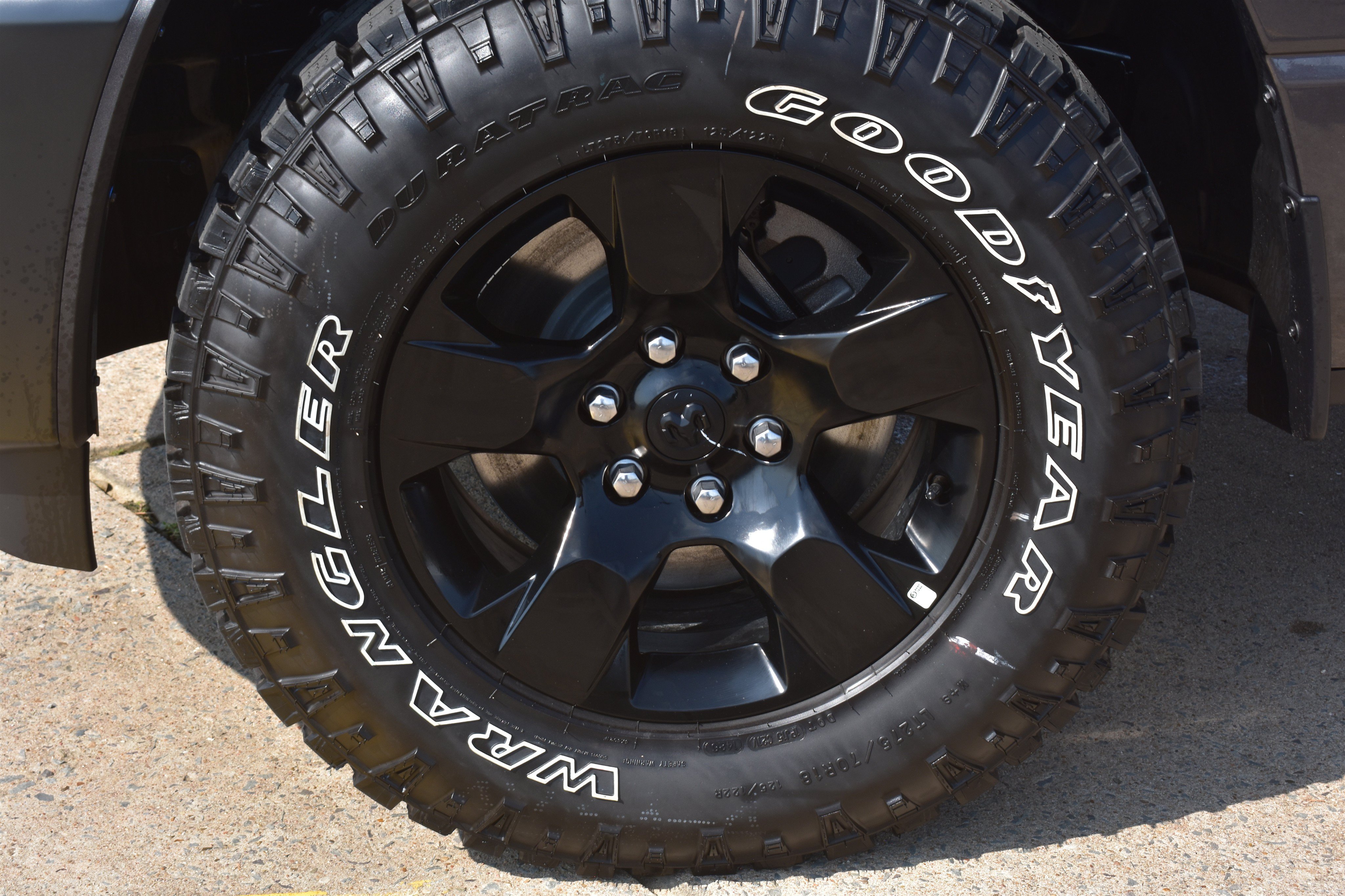 New 2026 Granite Crystal Metallic Clear-Coat Exterior Paint RAM Warlock image 10