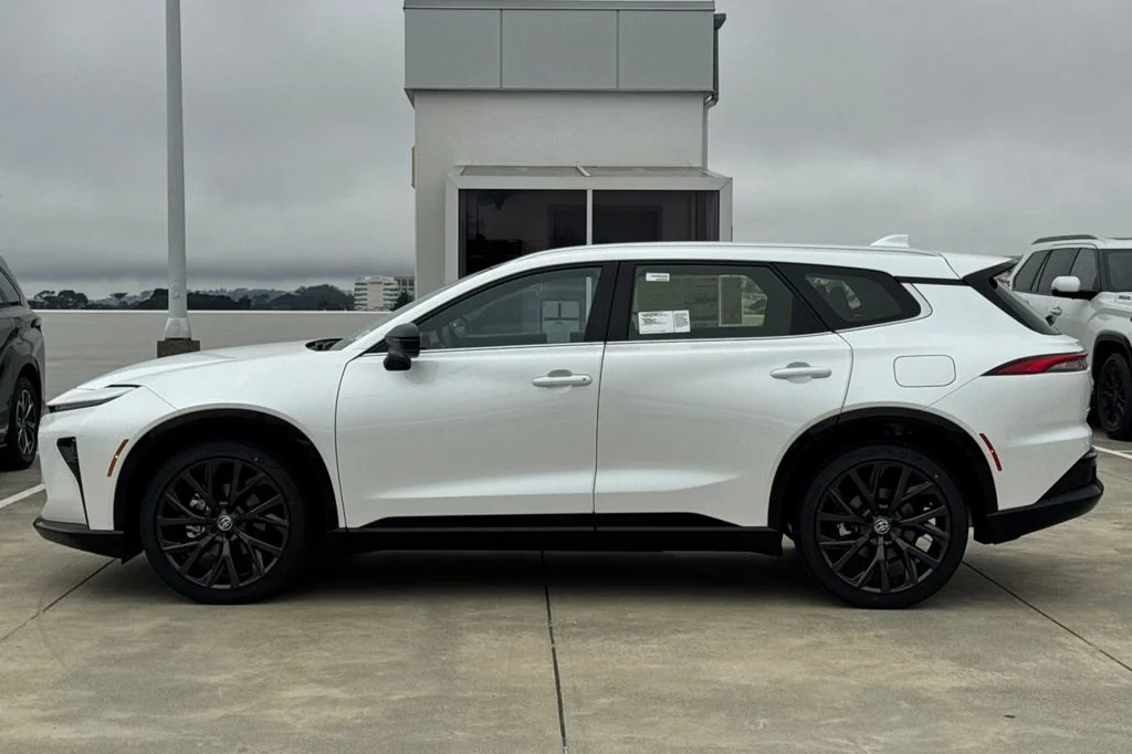 New 2026 Oxygen White <sup>1</sup> Toyota  Limited image 7