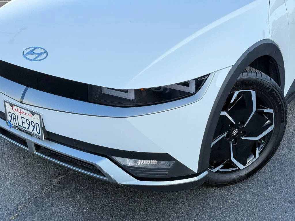Used 2024 White Hyundai SEL image 3