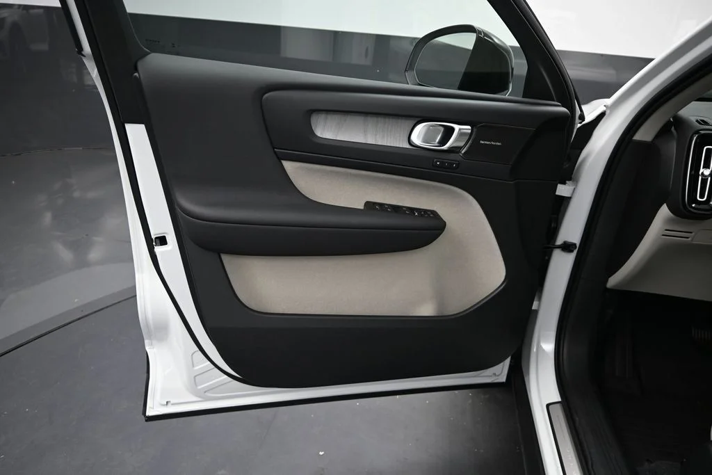 New 2026 Crystal White Volvo Plus image 9