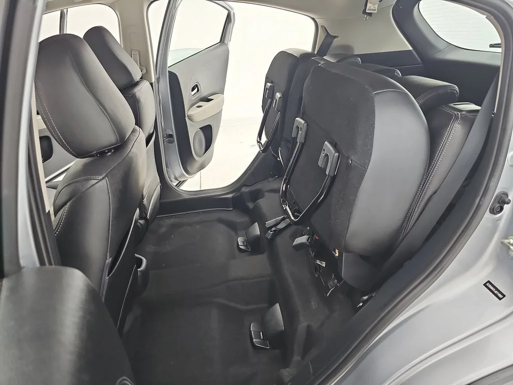Used 2018 Silver Honda LX image 18