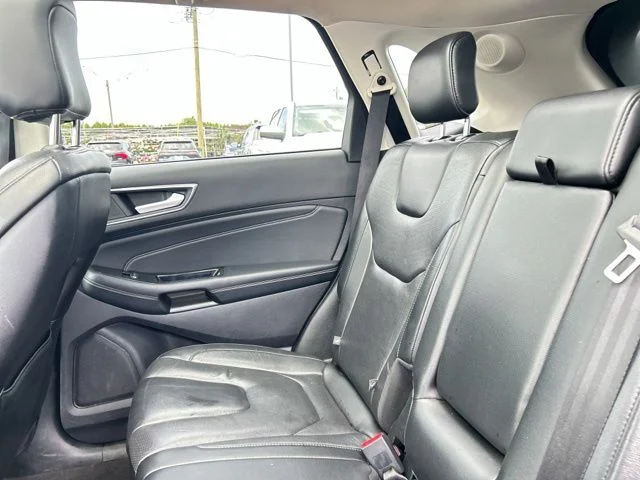 Used 2020  Ford Titanium image 20