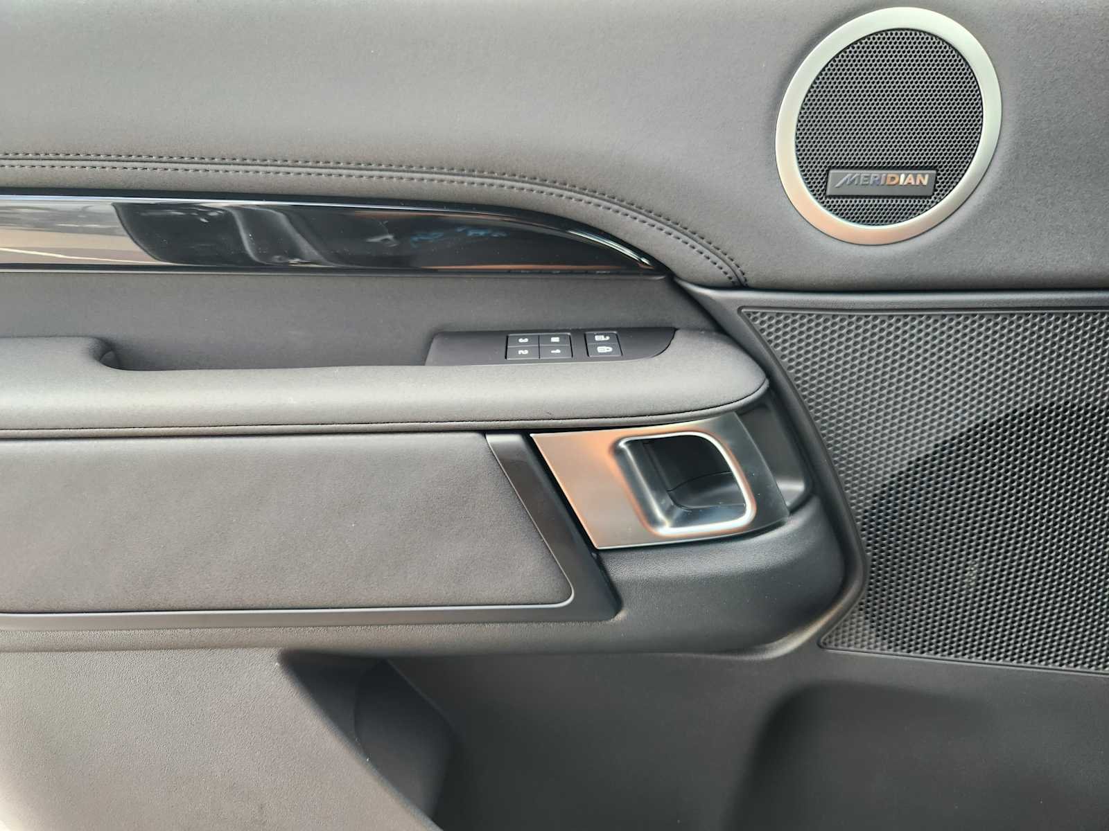 New 2026 Eiger Grey Land Rover S image 22
