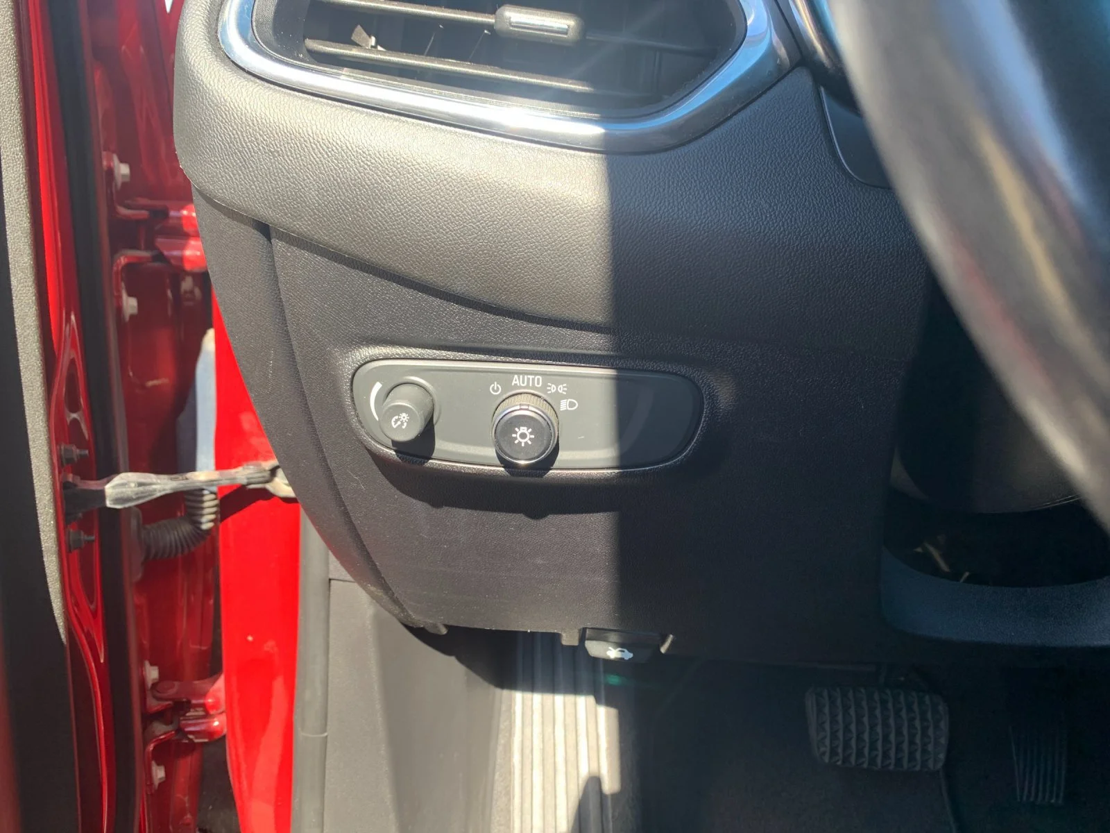 Used 2019 CAJUN RED TINTCOAT Chevrolet LT image 30