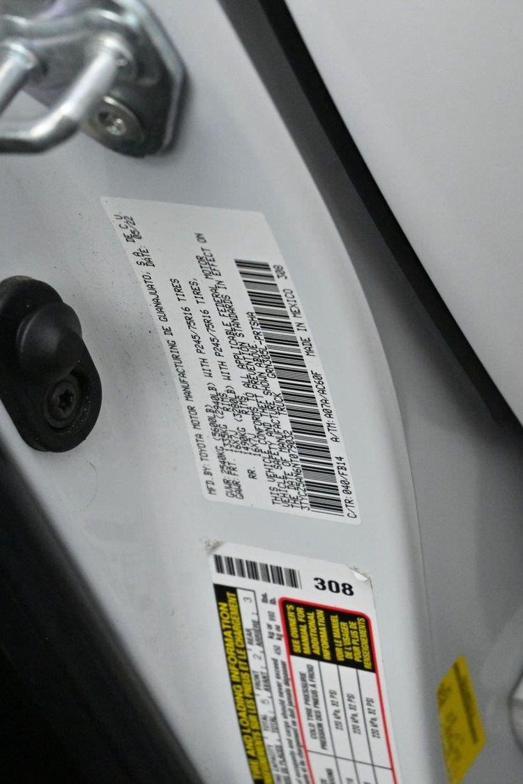 Used 2022 White Toyota SR V6 image 37