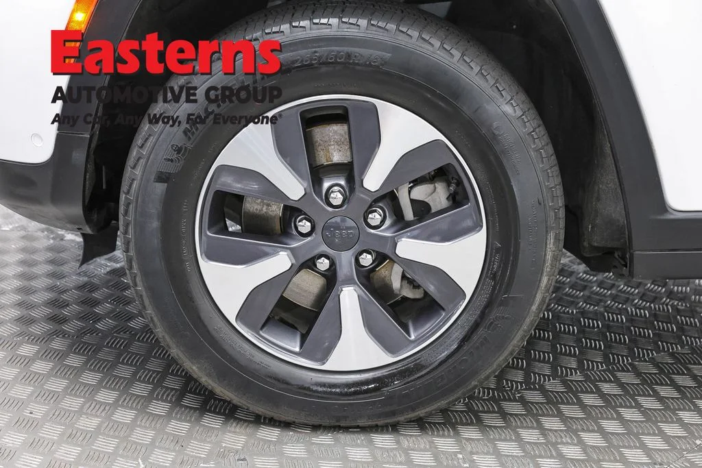 Used 2022 White Jeep 4xe image 34