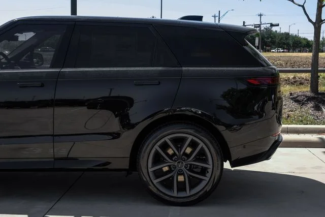 New 2026  Land Rover Dynamic SE image 14