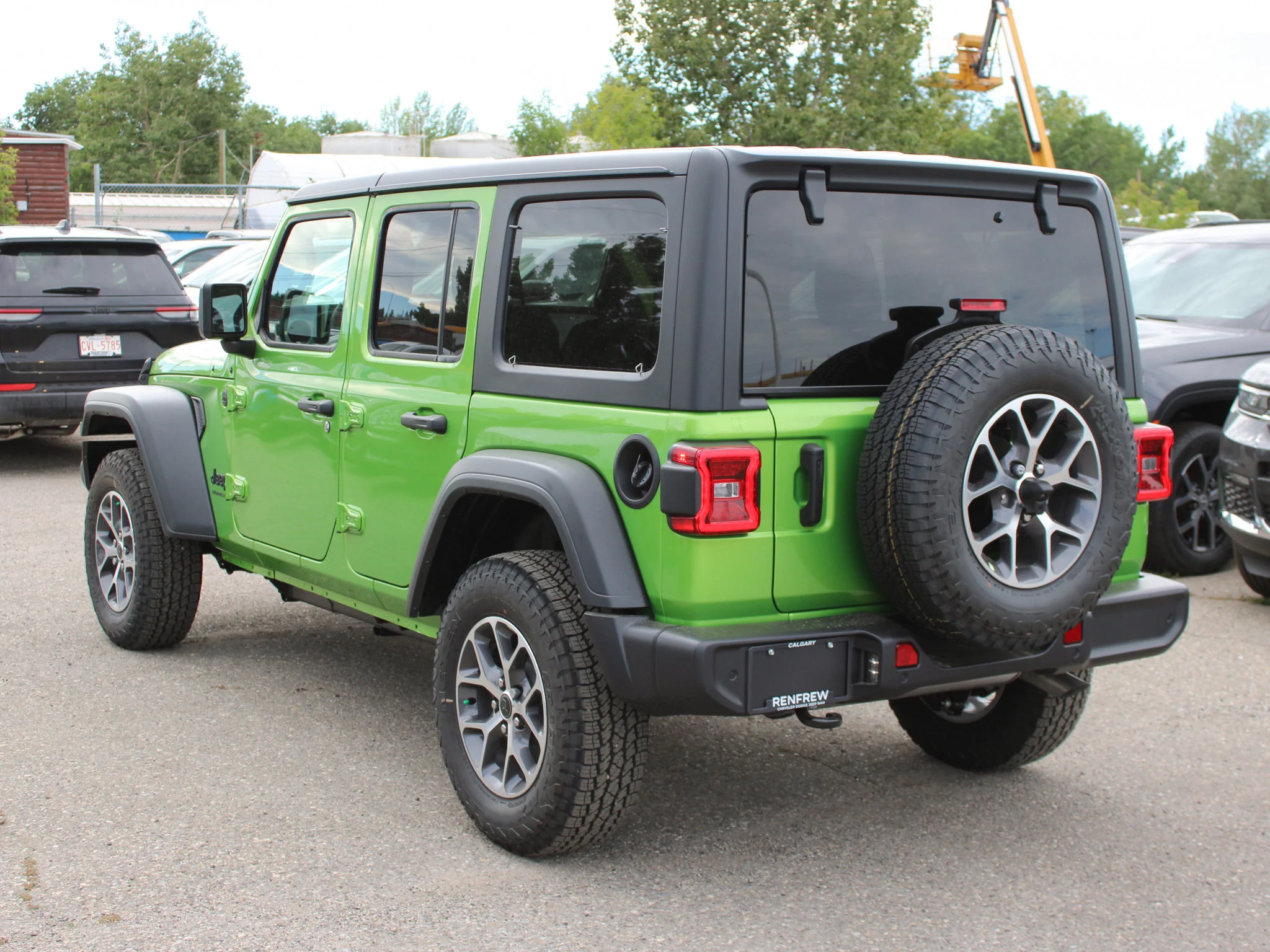 Used 2025 mojito Jeep Sport S* 4 Door 4x4, Remote Start, Heated Seats/Wheel, Alpine Audio image 2