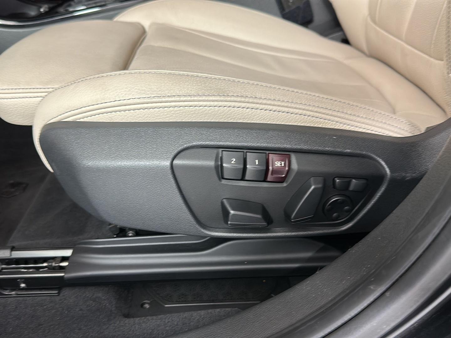 Used 2018 Black Sapphire Metallic BMW xDrive28i image 12