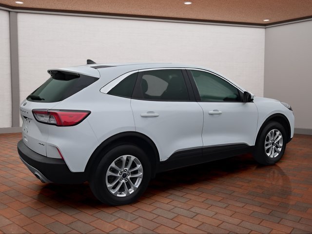 Used 2021 White Ford SE image 3