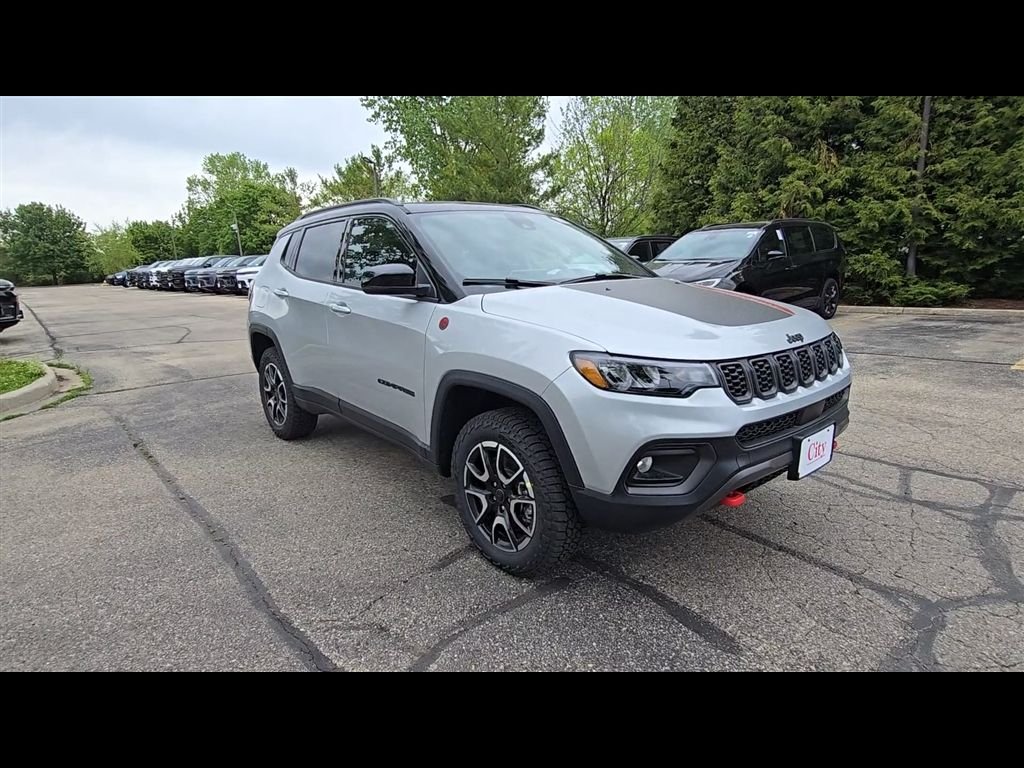 New 2026 Silver Zynith Metallic Clear-Coat Exterior Paint Jeep Trailhawk image 9