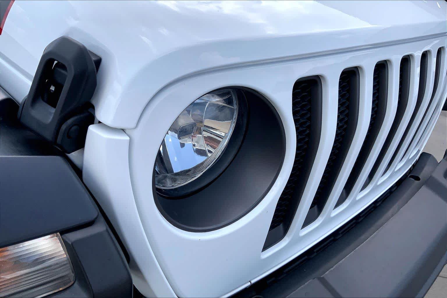 Used 2022 Bright White Clearcoat Jeep Unlimited Rubicon image 26