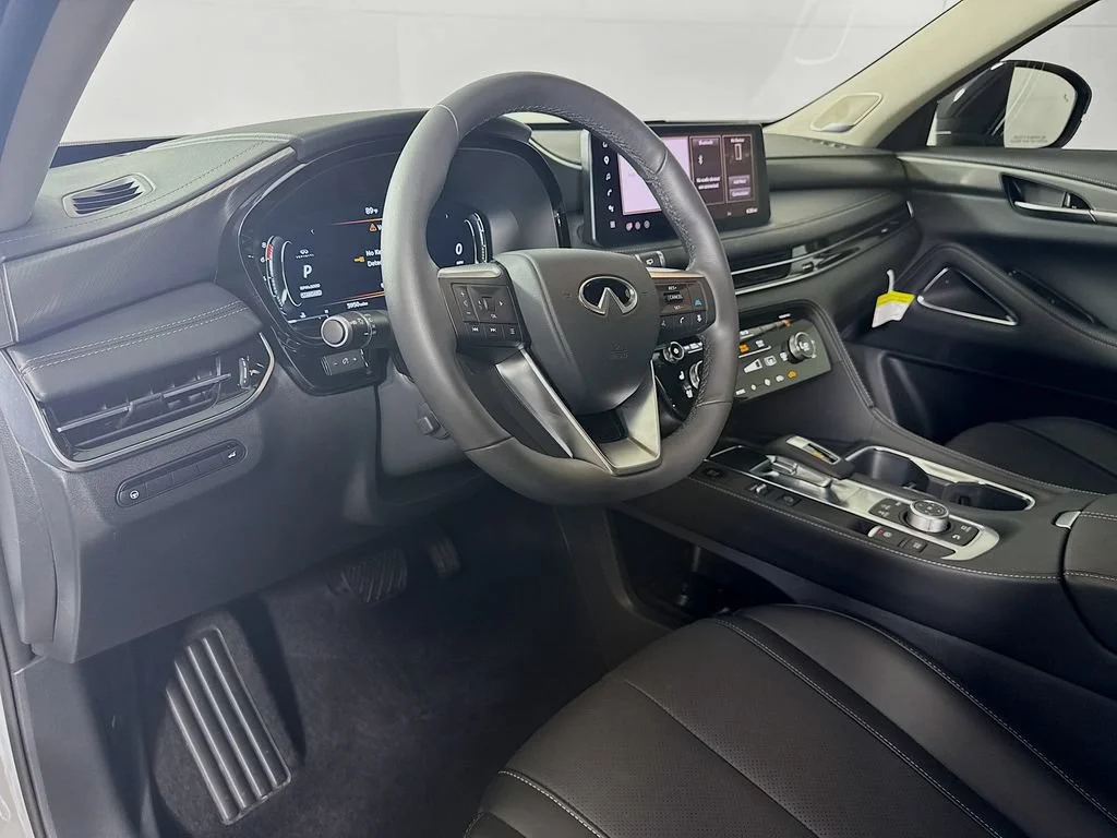 Certified Used 2026 White INFINITI LUXE image 11