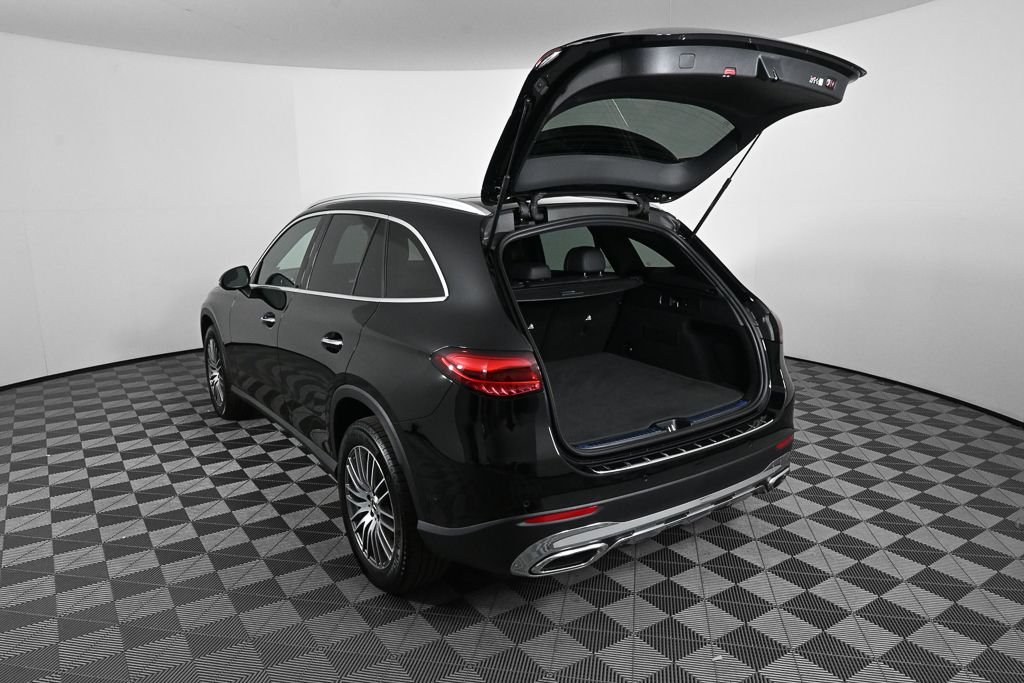 Certified Used 2026  Mercedes-Benz GLC 300 image 31