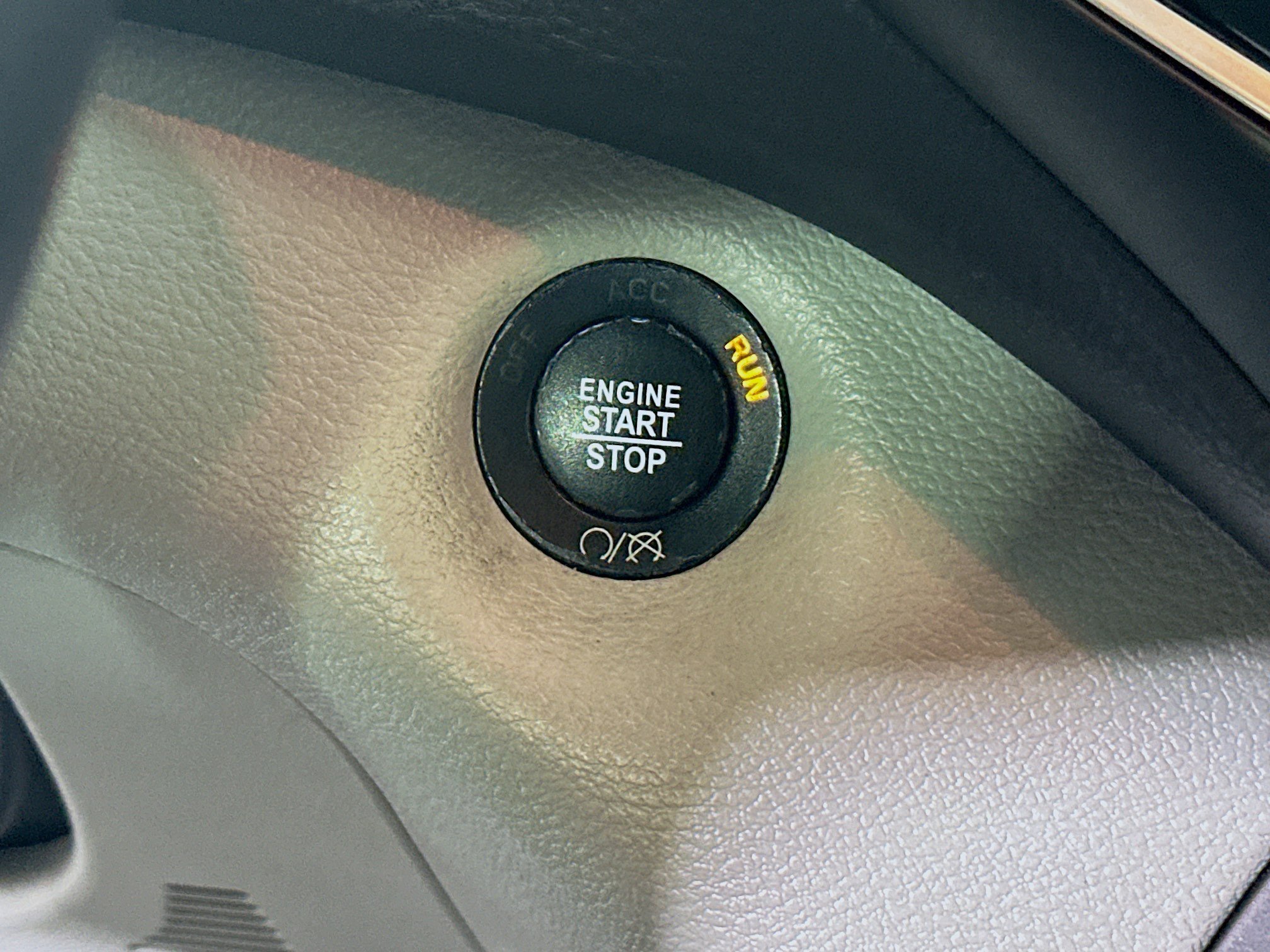 Used 2019 Bright White Clearcoat Jeep Limited image 20