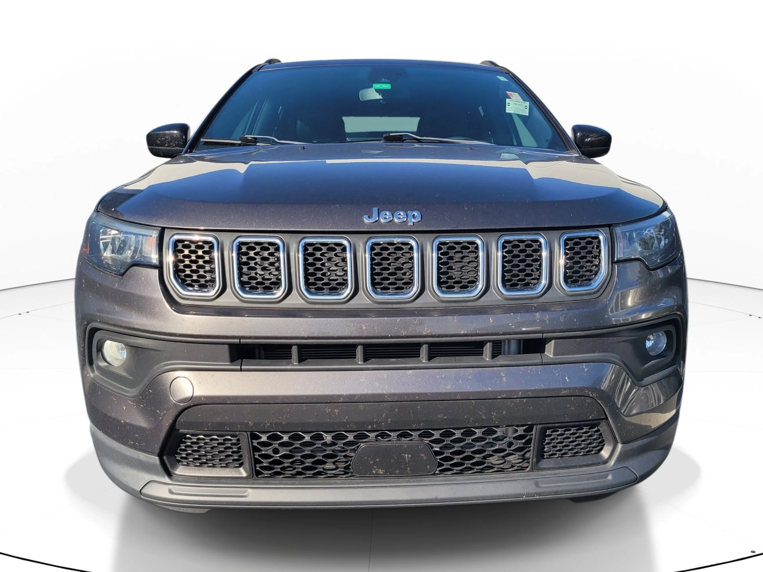 Used 2023 Granite Crystal Metallic Clearcoat Jeep Latitude image 2