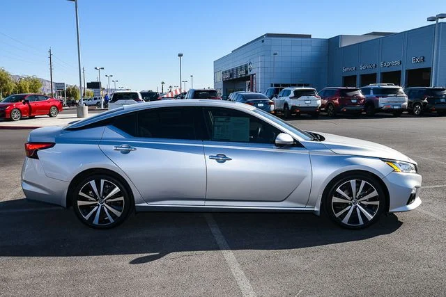 Used 2019 Silver Nissan 2.5 Platinum image 6
