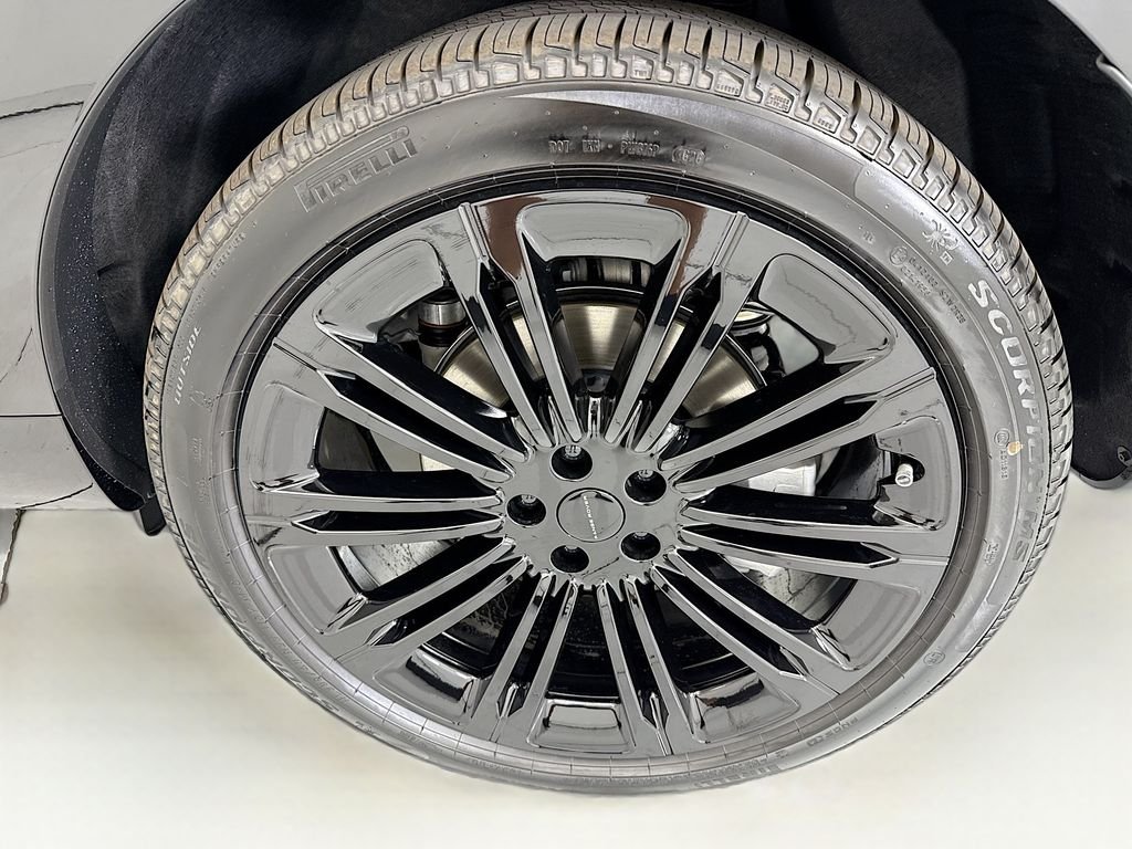 New 2026 Santorini Black Land Rover SE image 30