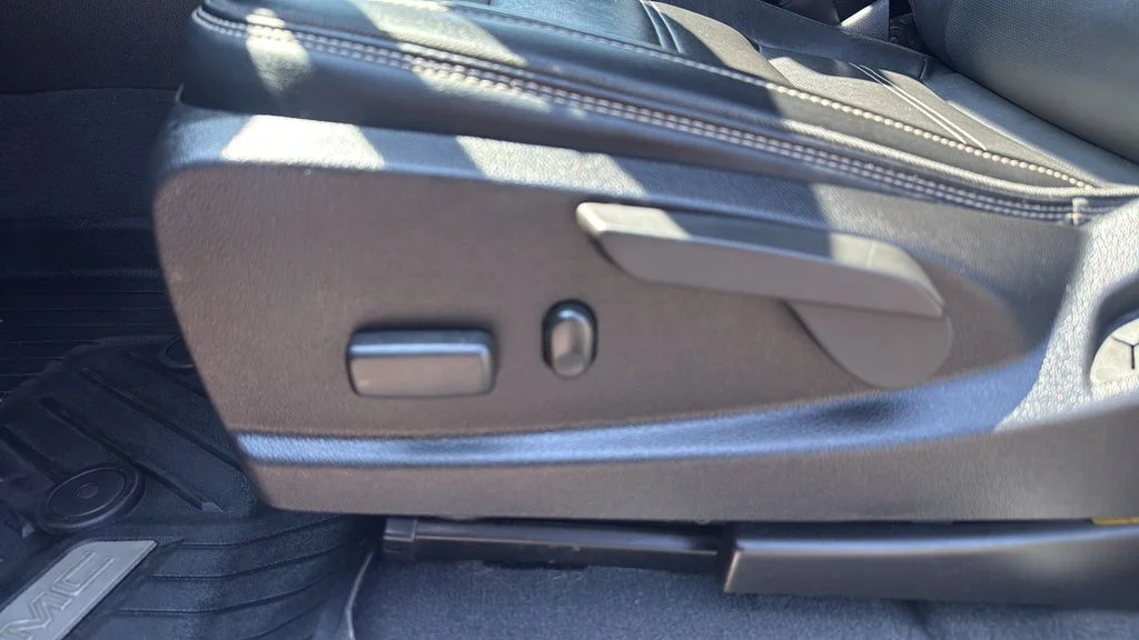 Used 2022 Gray GMC Denali image 18