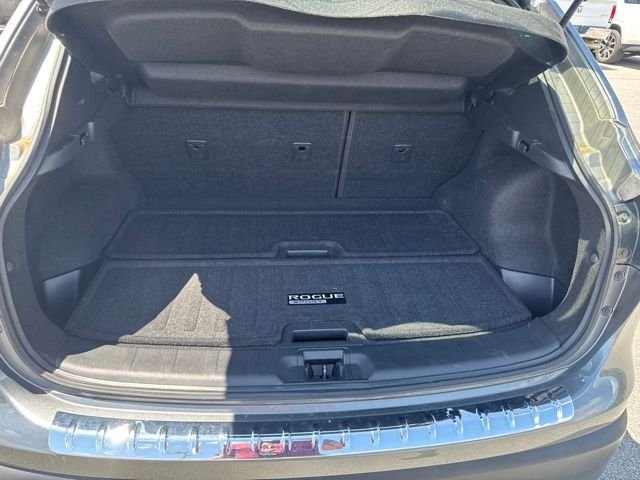 Used 2017 Gray Nissan SL image 14