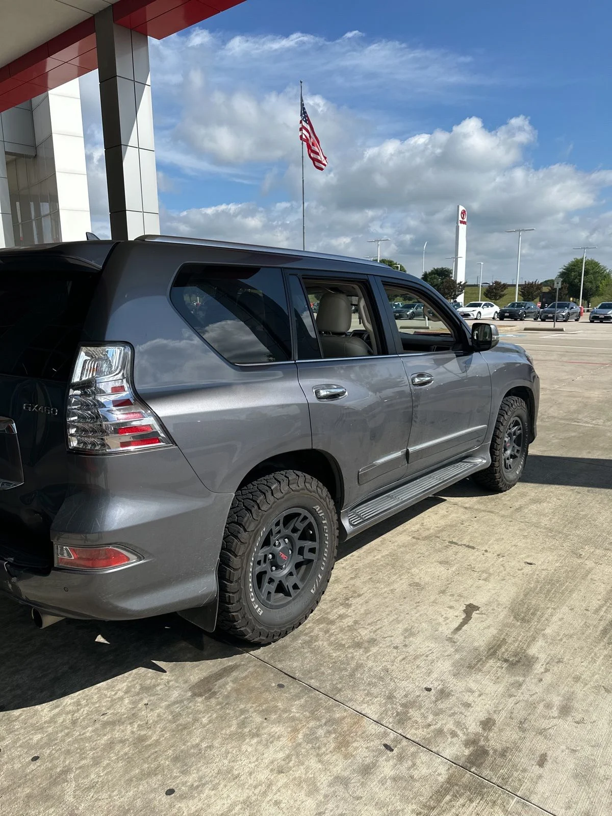 Used 2015 Gray Lexus 460 image 9