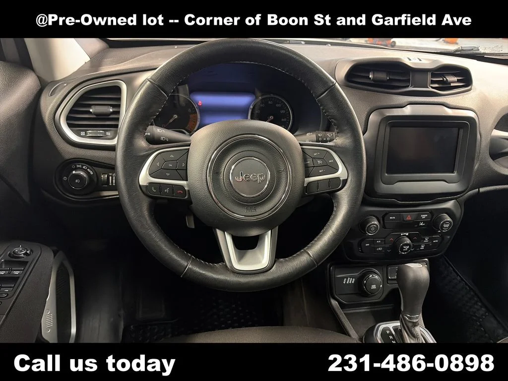 Used 2021 Silver Jeep Latitude image 17