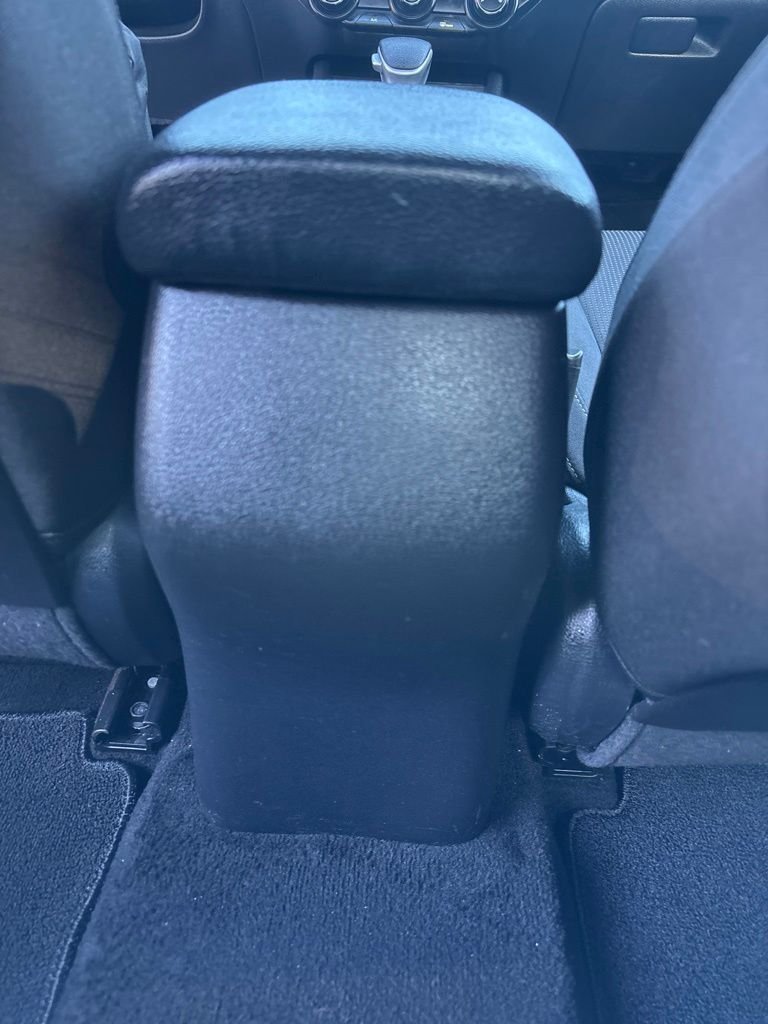 Used 2021 White Kia LXS image 20