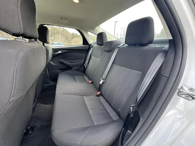 Used 2018 Oxford White Ford SE image 24