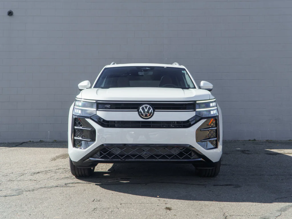 New 2027 Opal White Pearl Volkswagen 2.0T SEL image 2