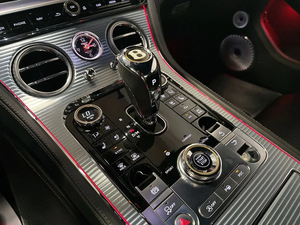 Used 2020 Black Bentley V8 image 25