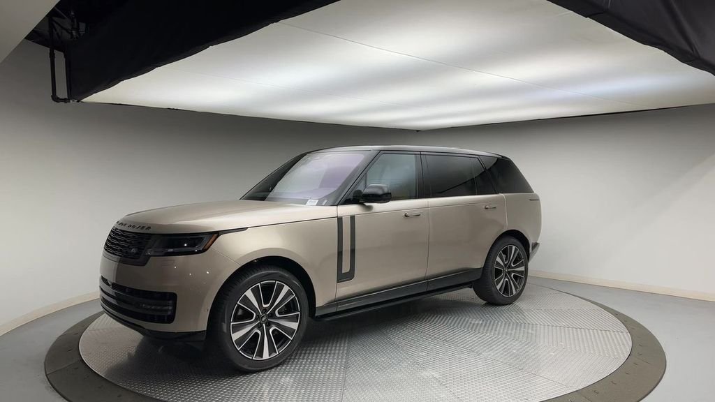 Used 2023  Land Rover Autobiography image 4