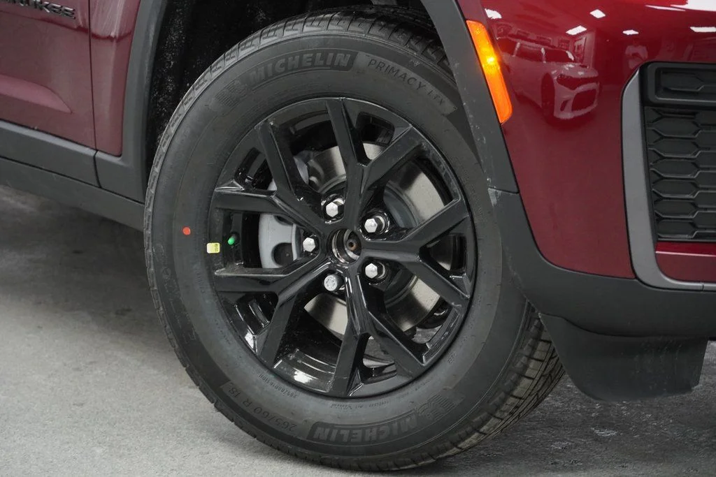New 2026 Velvet Red Pearl-Coat Exterior Paint Jeep Altitude image 4