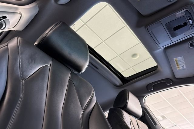 Used 2025 Lunar Silver Metallic Acura Base image 19