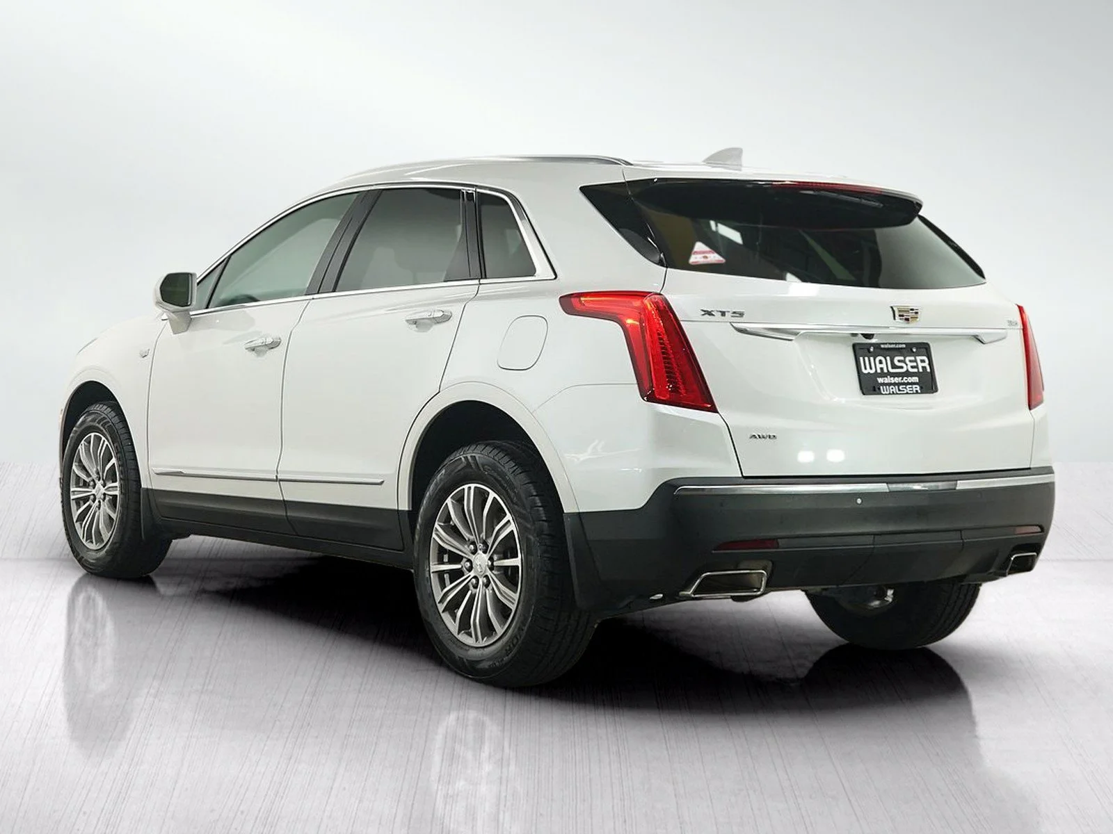 Used 2019 CRYSTAL WHITE TRICOAT Cadillac Luxury AWD image 3