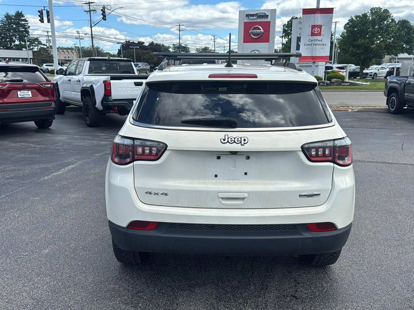 Used 2018 White Clearcoat Jeep Latitude image 5